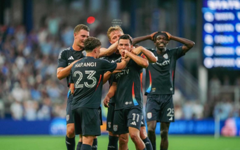 Dreyer and Lozano again pace SDFC as win widens conference lead