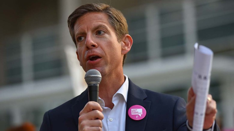 Rep. Mike Levin introduces bill combatting microfiber pollution
